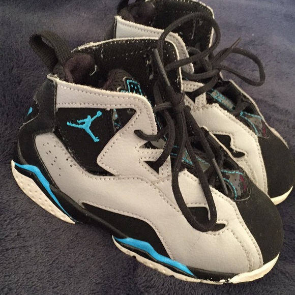 Sneakers - Picture 2 of 3